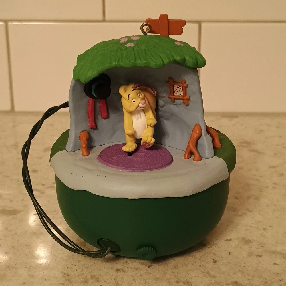 Vintage 1995 Hallmark Keepsake Ornament-motion
